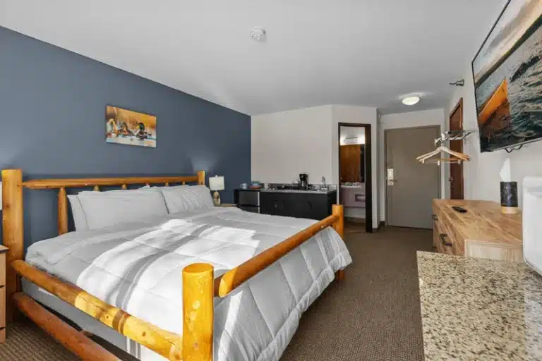 Why Booking Direct with Nisswa Hotel & Suites Costs You Less